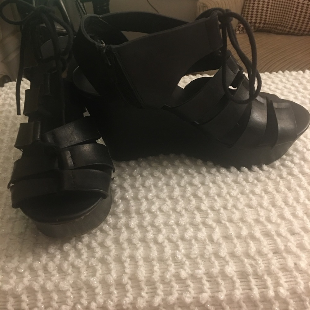 Steve Madden Black platforms
